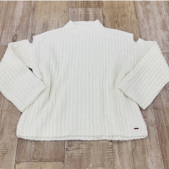 n:Philanthropy Brantley Chunky Knit Sweater with Cutouts - Picture 7 of 10